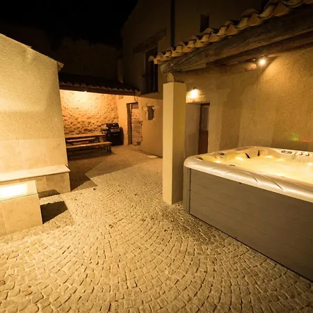 بيت ضيافة La Bastide De L'adrech 2*